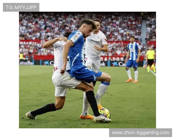 西班牙人球迷投掷杂物，巴萨角球区清理耗时5分钟